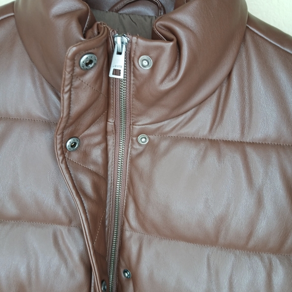 Levi's Chocolate Brown Puffer Vest With Belt Womens Size Small NWOT - Picture 6 of 15